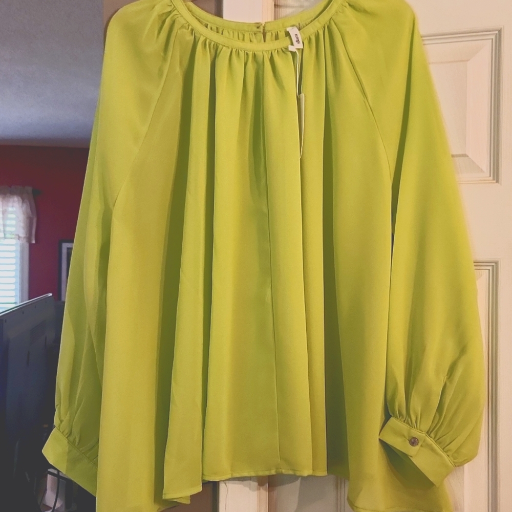 NEW Beautiful Lime Green Flowy Blouse - Picture 9 of 10